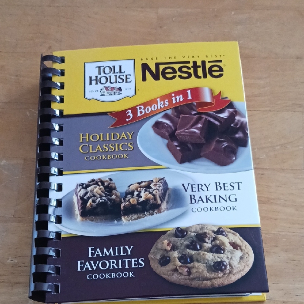 NEST Fragrances Kitchen Cookbook Yellow and Brown